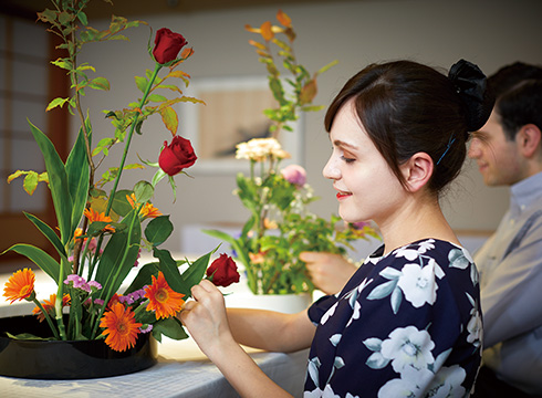 Japanese Flower Arrangement "Ikebana" Experience (Keio Plaza Hotel Tokyo)